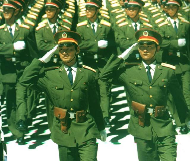 揭秘中國歷史上的經典軍服，74式軍服，揭秘中國歷史上的經典軍服，探索74式軍服的發(fā)展歷程