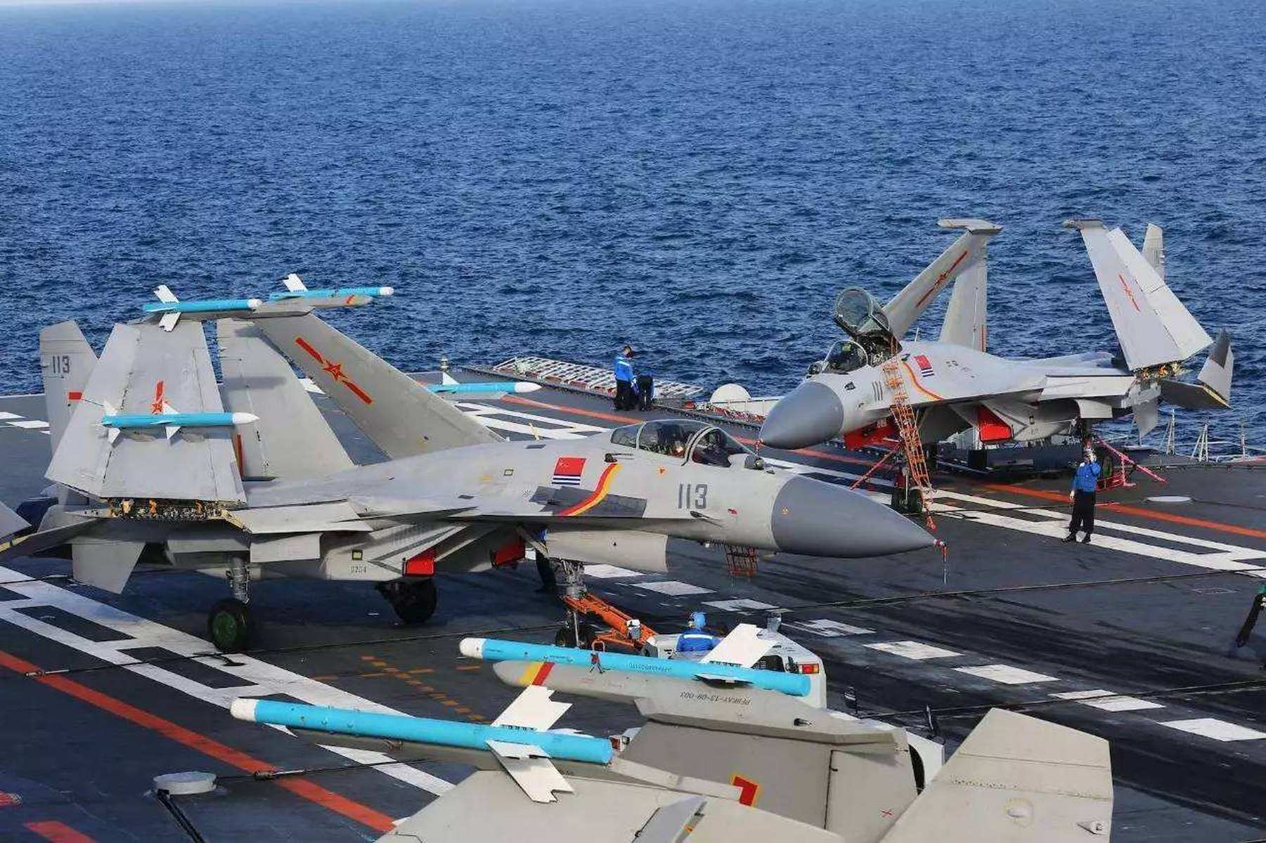 高清殲-15艦載機(jī)圖片展示，高清殲-15艦載機(jī)圖片大全展示