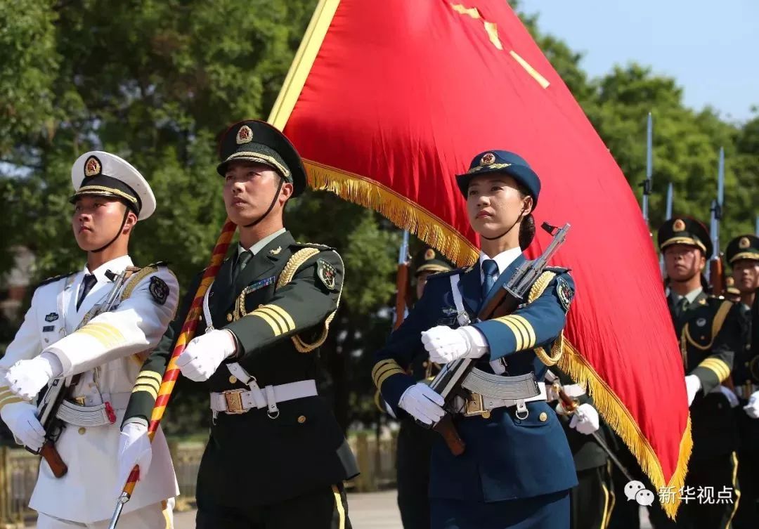 儀仗兵與普通兵的區(qū)別，職責(zé)、訓(xùn)練與角色的差異分析，儀仗兵與普通兵，職責(zé)、訓(xùn)練與角色差異解析