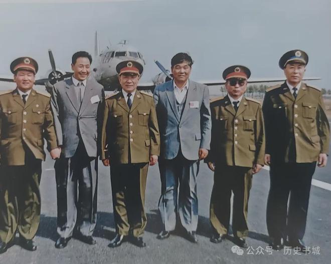 空軍司令員級(jí)別解析，職責(zé)、等級(jí)與重要性，空軍司令員的職責(zé)、等級(jí)與重要性解析