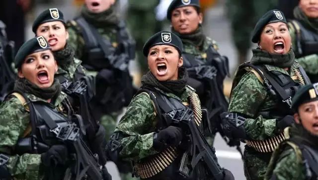 女兵閱兵圖片，展現(xiàn)力量與榮耀的時(shí)刻，女兵閱兵風(fēng)采，力量與榮耀的展現(xiàn)時(shí)刻