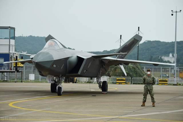 臺(tái)軍威脅大陸再觸紅線必開火，兩岸關(guān)系緊張背景下的安全考量，兩岸關(guān)系緊張背景下，臺(tái)軍威脅大陸紅線觸發(fā)安全考量，臺(tái)軍行動(dòng)引發(fā)開火風(fēng)險(xiǎn)警告