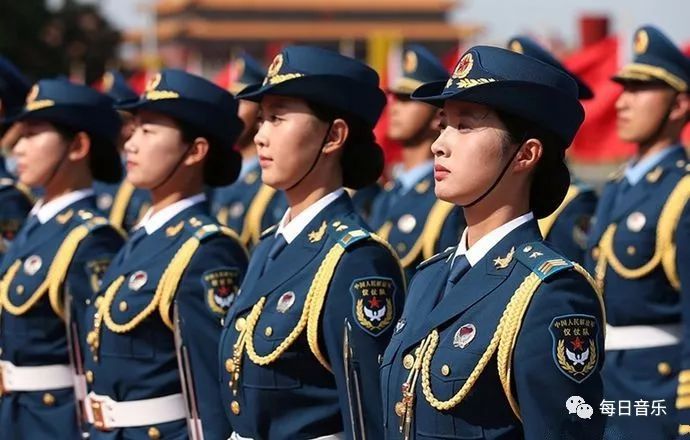 女兵風(fēng)采，穿各種軍裝的女兵圖片展示，女兵風(fēng)采展示，多樣軍裝圖片盡顯颯爽英姿