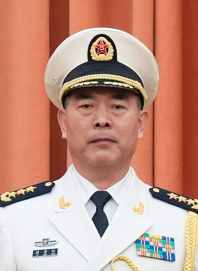 五大戰(zhàn)區(qū)司令員及政委簡(jiǎn)歷概覽，五大戰(zhàn)區(qū)司令員及政委簡(jiǎn)歷全景解讀