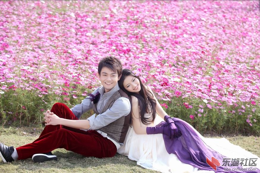 華漢的絕美結(jié)婚照，綻放愛情的光芒，華漢的絕美結(jié)婚照，見證愛情的璀璨瞬間