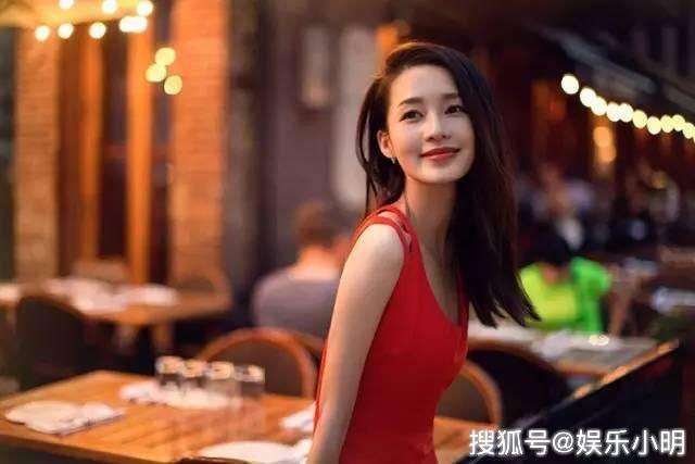 李沁鄧倫民政局領(lǐng)證，星光之戀的浪漫時(shí)刻，李沁鄧倫民政局浪漫領(lǐng)證，星光之戀開啟人生新篇章