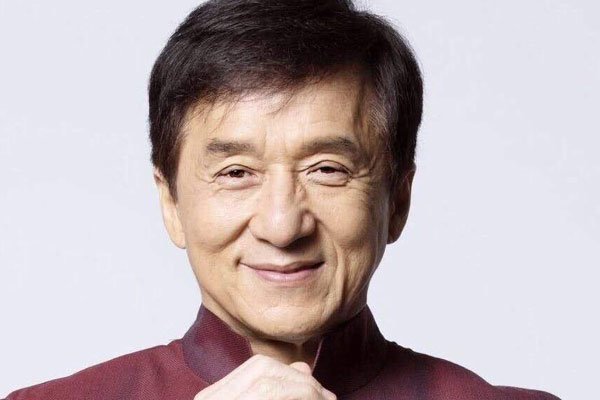 揭秘成龍的原名，探尋背后的故事