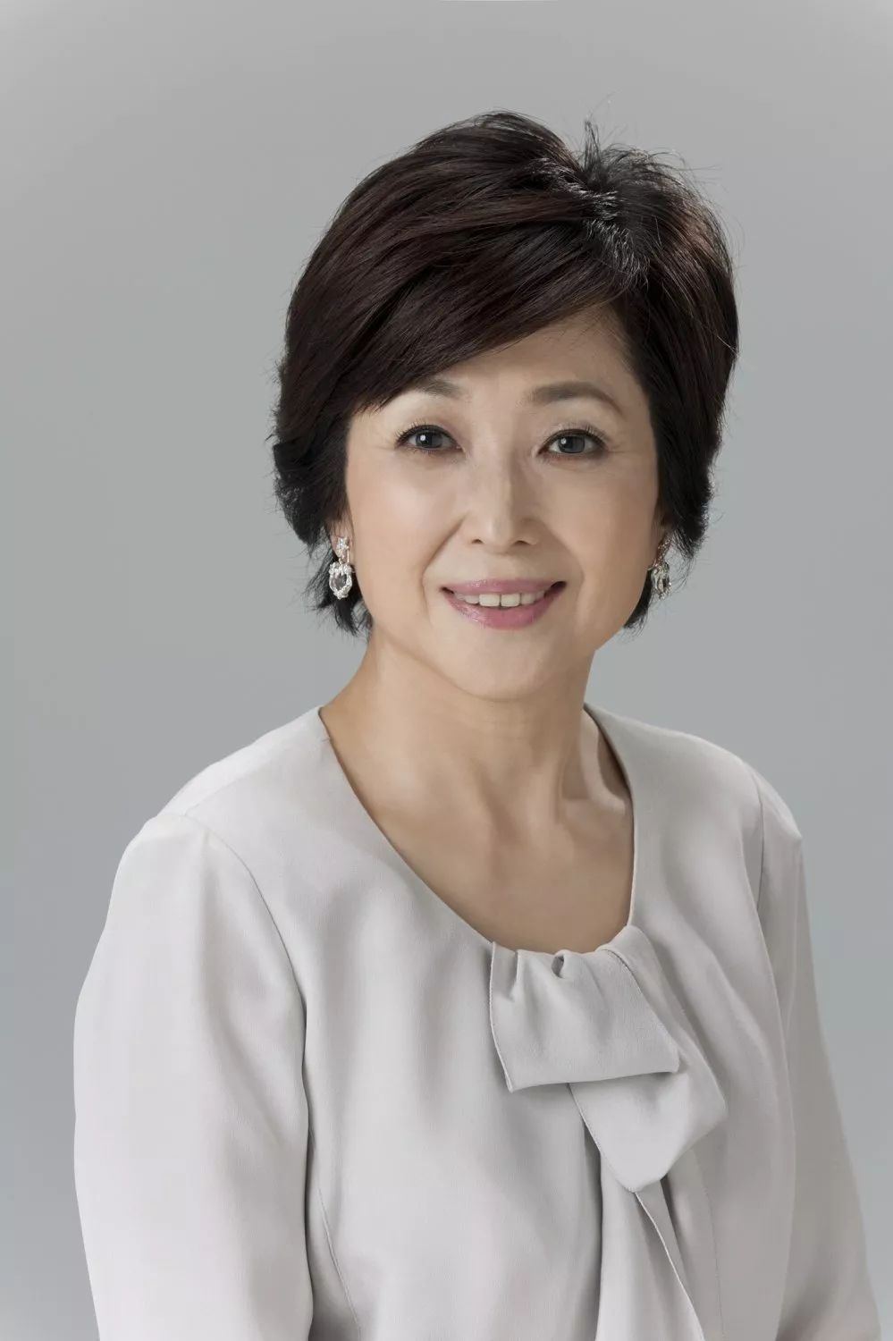 揭秘演員靳東的第一任妻子是誰？，靳東第一任妻子揭秘，她是誰？