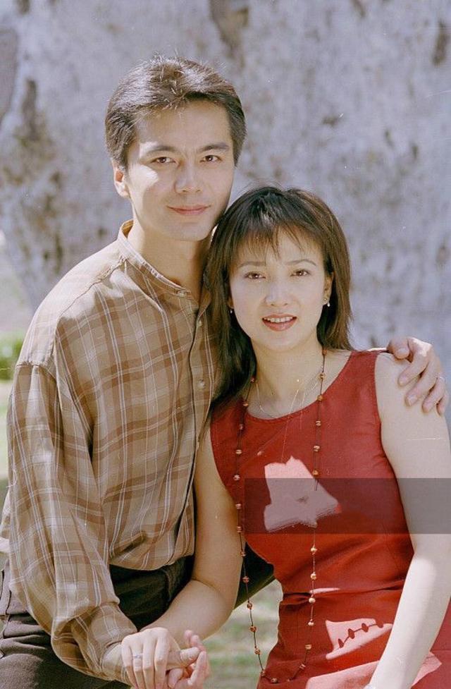 許亞軍個(gè)人資料老婆，深度探索與SEO洞察，許亞軍個(gè)人生活揭秘，妻子背景深度探索與SEO洞察揭秘標(biāo)題