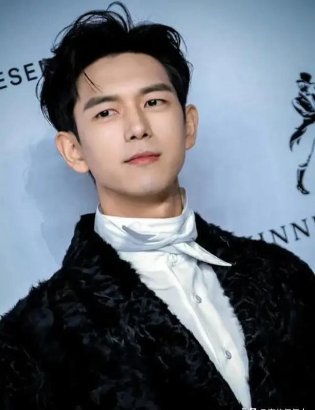 揭秘真相，內(nèi)娛真的有雙頂流在戀愛嗎？，揭秘真相，內(nèi)娛雙頂流熱戀曝光？戀情傳聞揭秘！