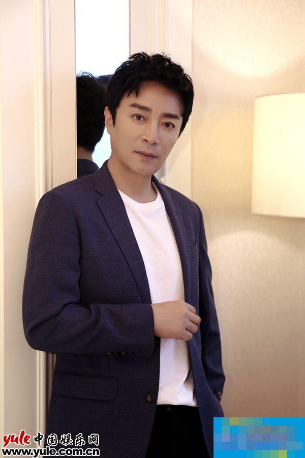 何中華是否擔(dān)任導(dǎo)演職務(wù)，深度探討與解析，何中華的導(dǎo)演職務(wù)，深度探討與解析