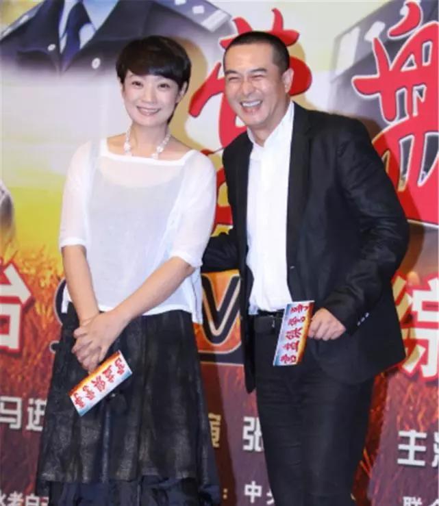 張嘉譯與王海燕，演藝界的璀璨明星夫婦，張嘉譯與王海燕，演藝界的明星夫婦閃耀光芒