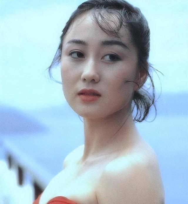 揭秘歲月中的女神風采，61歲利智近照展現(xiàn)優(yōu)雅與魅力不減當年，歲月女神風采不減，利智近照展現(xiàn)優(yōu)雅魅力至61歲不減當年風采