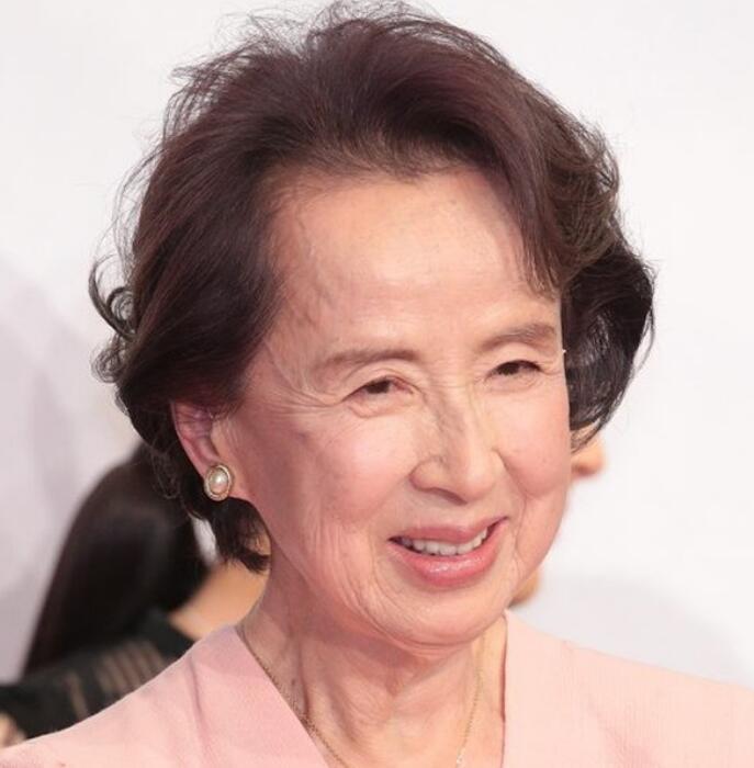 女星閃耀，超過(guò)三十萬(wàn)粉絲深情送行，女星告別盛典，超過(guò)三十萬(wàn)粉絲深情送別