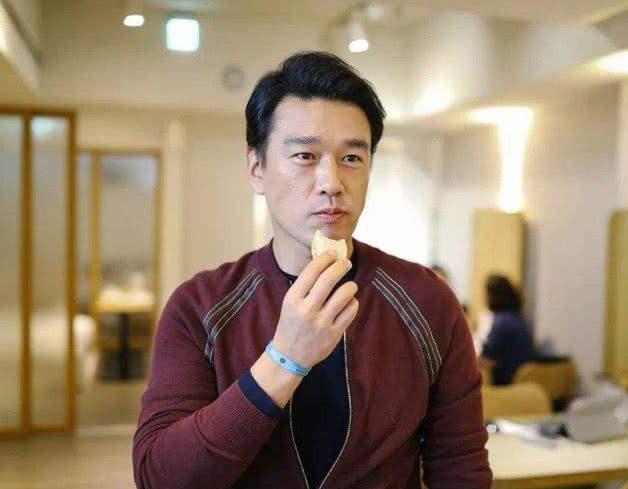 揭秘演員王耀慶，他的出生地與成長之路，揭秘演員王耀慶的成長之路，出生地與影響事業(yè)之路的足跡