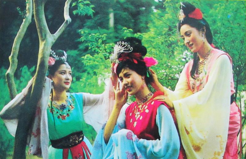 演員許亞軍簡(jiǎn)介，許亞軍，演藝生涯簡(jiǎn)介