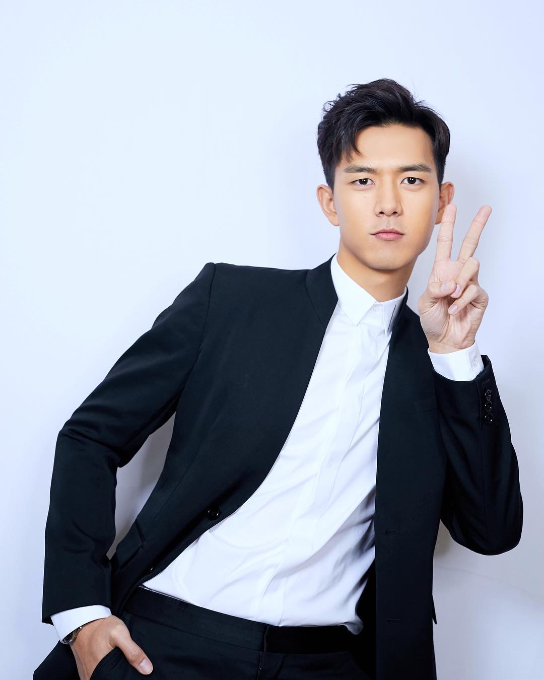 李現個人簡介，李現，演藝之路的個人風采展示