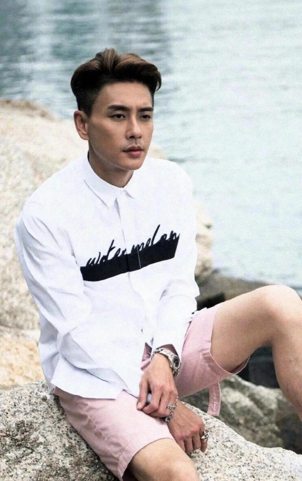 袁成杰與戚薇合唱歌曲的魅力，音樂中的獨(dú)特共鳴，袁成杰與戚薇音樂魅力碰撞，獨(dú)特共鳴的合唱金曲