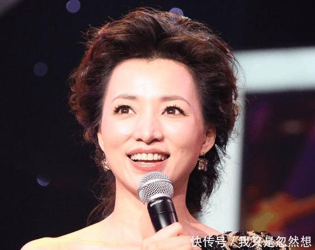 董卿與蔣介石，兩位傳奇人物之間的微妙關(guān)系，董卿與蔣介石，傳奇人物間的微妙關(guān)聯(lián)