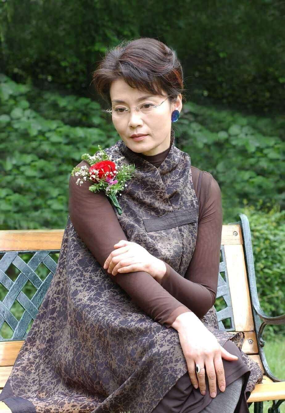 潘虹簡介——一位杰出的演員與藝術家的生平，潘虹，杰出演員與藝術家的生平簡介