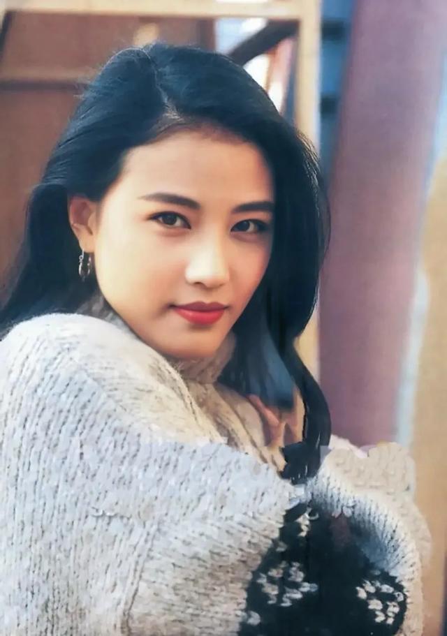 周海媚年輕時的樣子，時光倒流，重溫女神青春風采，周海媚青春時光，重溫女神年輕風采