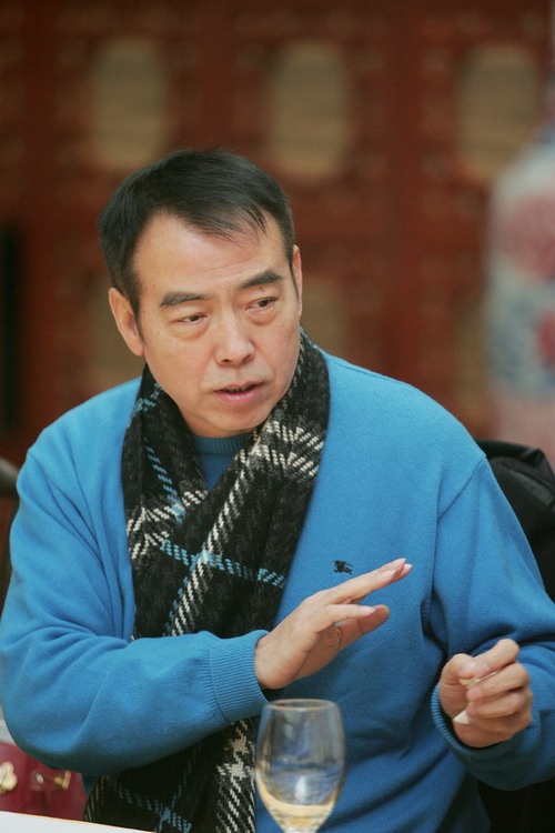 陳凱歌年輕時(shí)的圖片，探尋導(dǎo)演的青春歲月風(fēng)采，陳凱歌青春歲月風(fēng)采，年輕時(shí)的導(dǎo)演圖片探尋