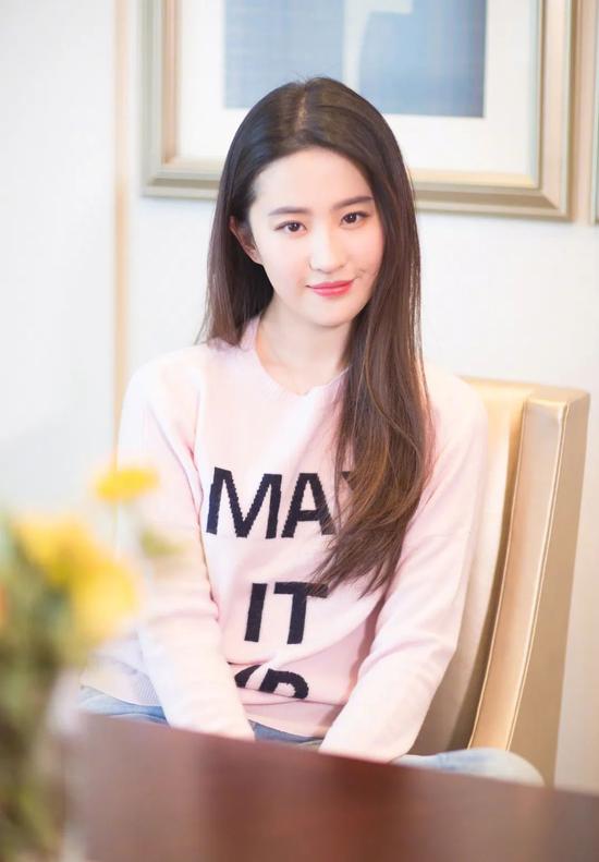 劉亦菲的微博，星光璀璨，人氣飆升的秘密，劉亦菲微博，星光魅力四溢，人氣飆升之謎