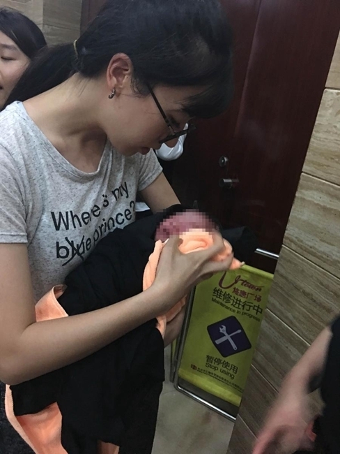 白姐王中王六肖選一，揭秘背后的秘密與策略，揭秘白姐王中王六肖選一背后的策略與秘密
