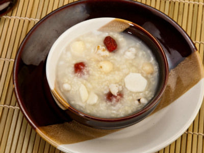 拉肚子吃什么食物好得快？營養(yǎng)專家推薦的最佳選擇，營養(yǎng)專家推薦，拉肚子時(shí)這些食物助您快速恢復(fù)健康