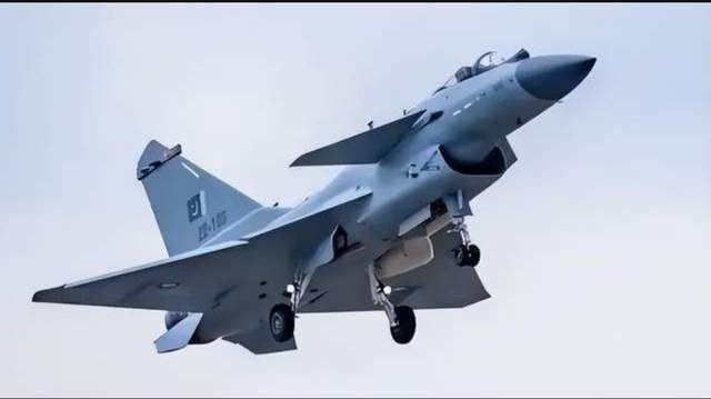 殲-10與F-16在巴基斯坦，技術(shù)比拼下的空中力量對比，巴基斯坦空中力量對比，殲-10與F-16的技術(shù)比拼