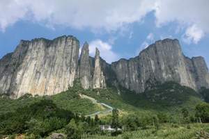 湖北自駕游必去十個景點(diǎn)——探尋湖北的美麗風(fēng)景，湖北自駕游必探十大絕美景點(diǎn)——領(lǐng)略湖北風(fēng)情之美