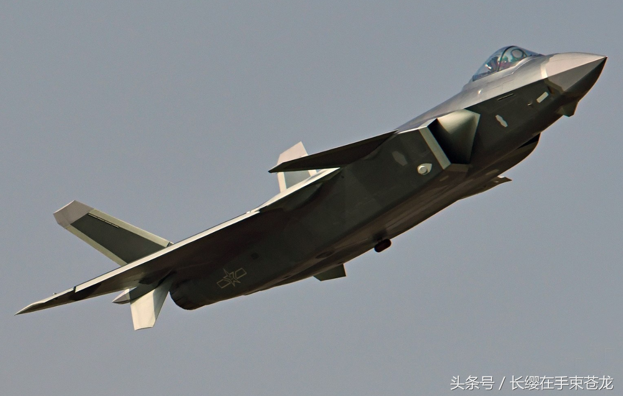 殲-20與F-22空中霸主之爭，誰能在天空對決中勝出？，殲-20與F-22的天空對決，誰將成為空中霸主？