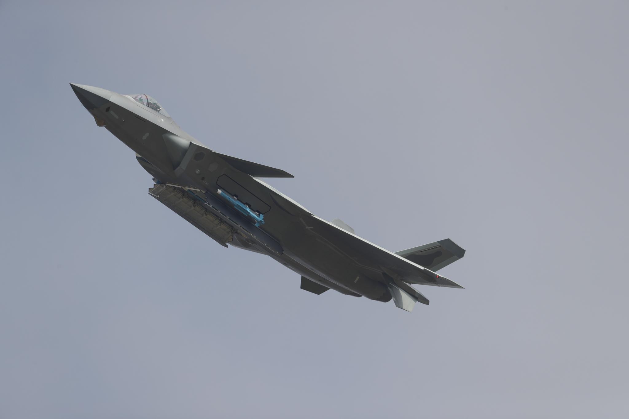 殲-20戰(zhàn)機(jī)，中國空中力量的璀璨明珠，殲-20戰(zhàn)機(jī)，中國空中力量的驕傲明珠